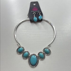 Paparazzi Silver and Blue Necklace Set with Elegant Design